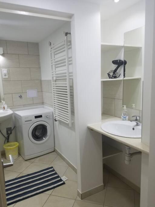 Big Cozy - Skyfall 3 Bdrm 6 Beds 1&half Baths Apartment *