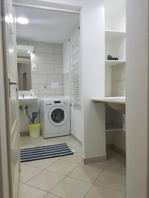 Apartment Big Cozy - Skyfall 3 Bdrm 6 Beds 1&half Baths Budapest