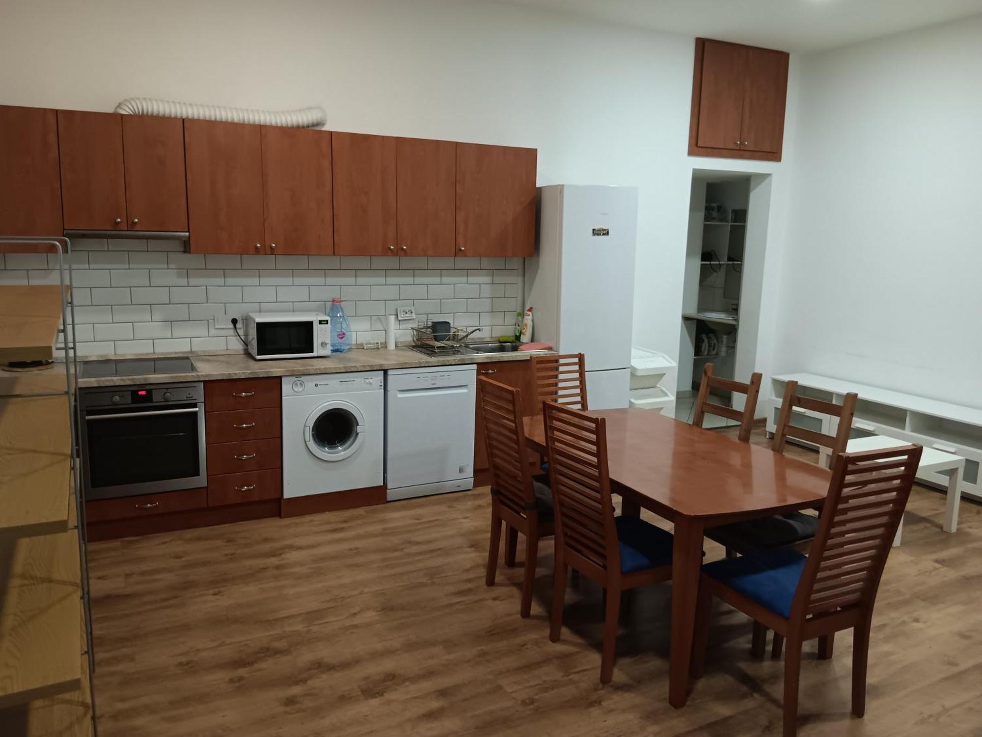 Big Cozy - Skyfall 3 Bdrm 6 Beds 1&half Baths Apartment *